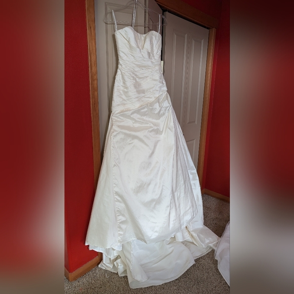 Pronovias wedding dress Hawai - size 4 - Picture 10 of 10